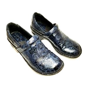 b.o.c. Women's size 7.5 blue embossed nurse clogs